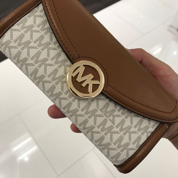 Michael Kors Handbags - Michael Kors Fulton Flap Large Continental Wallet